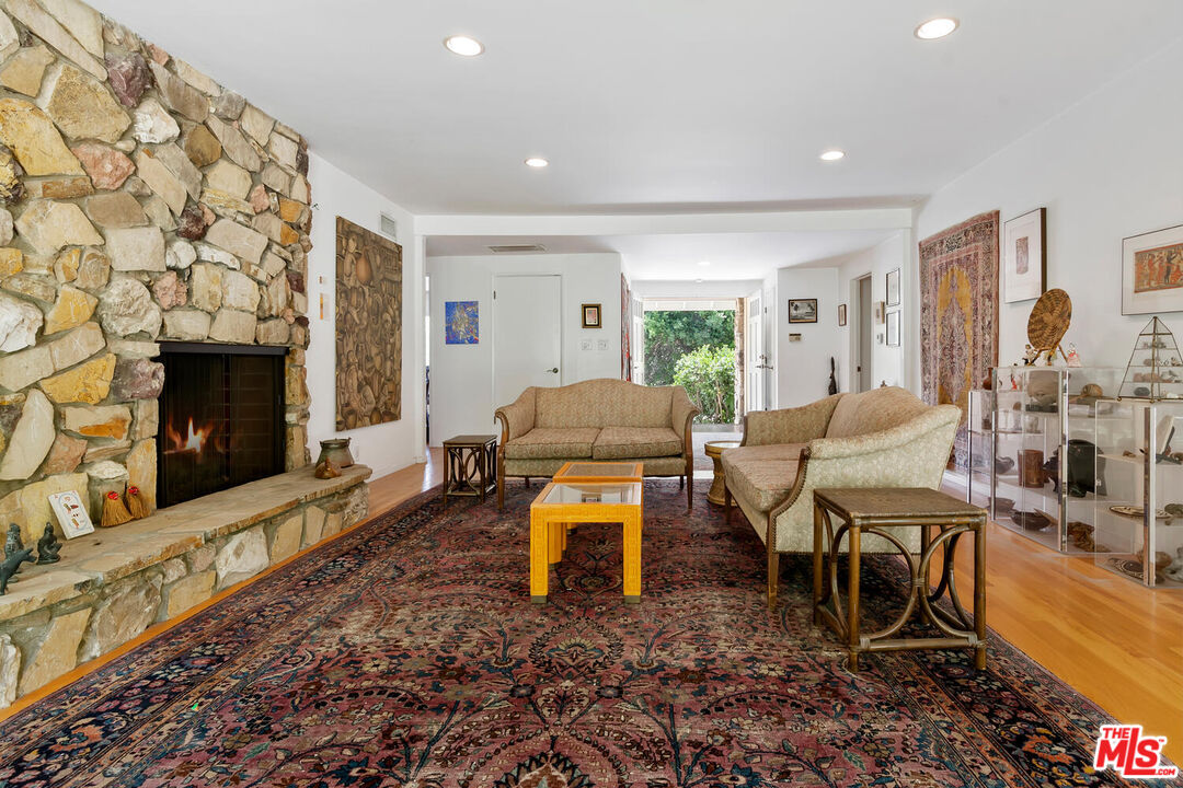 4031 Deerhorn Dr