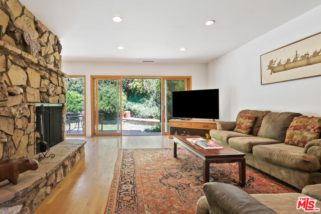 4031 Deerhorn Dr