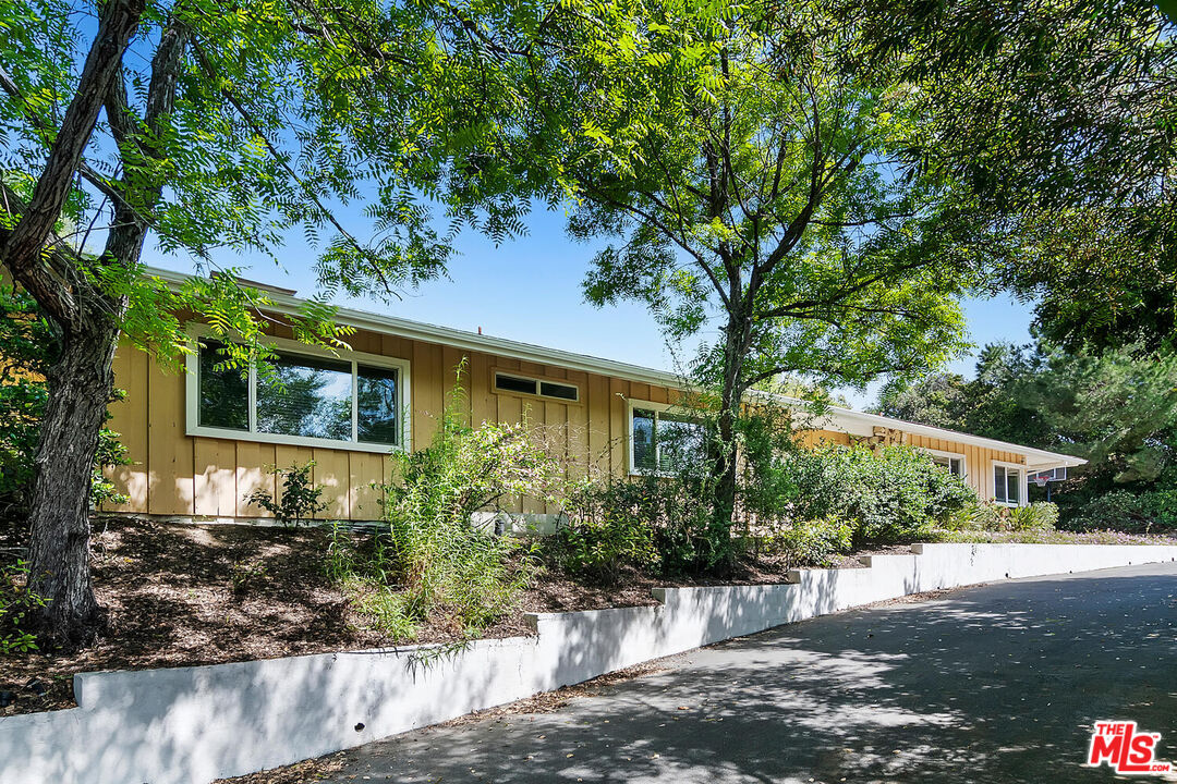 4031 Deerhorn Dr