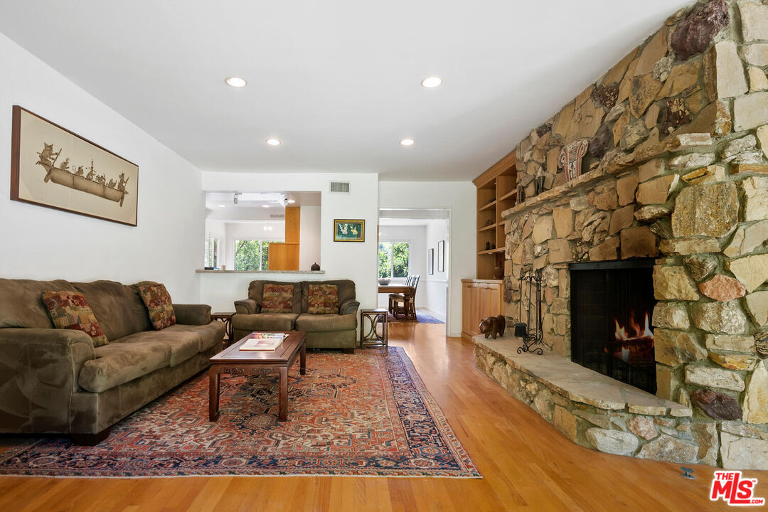 4031 Deerhorn Dr