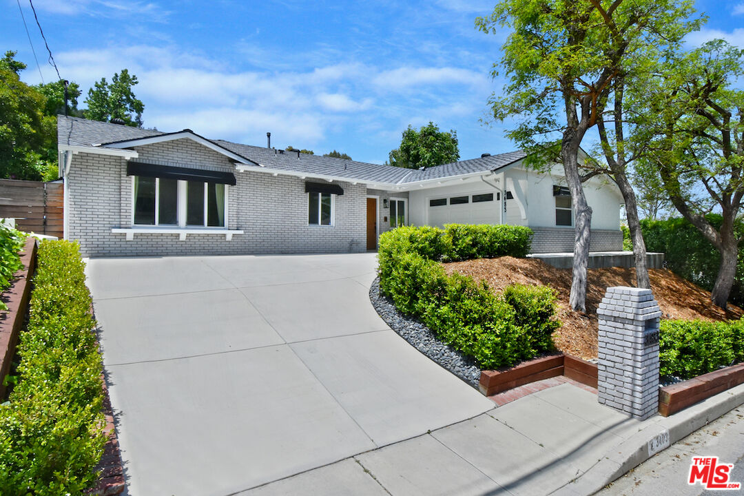 3483 Woodcliff Rd
