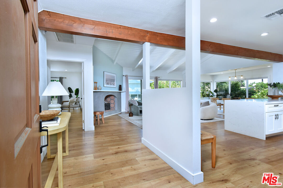 3483 Woodcliff Rd