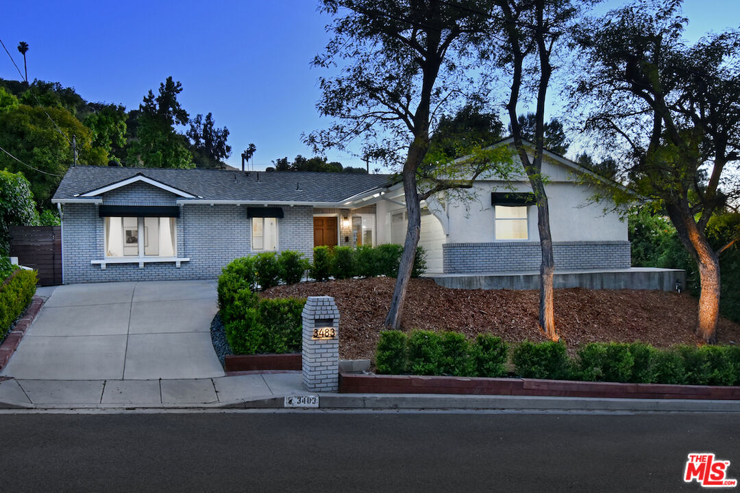 3483 Woodcliff Rd