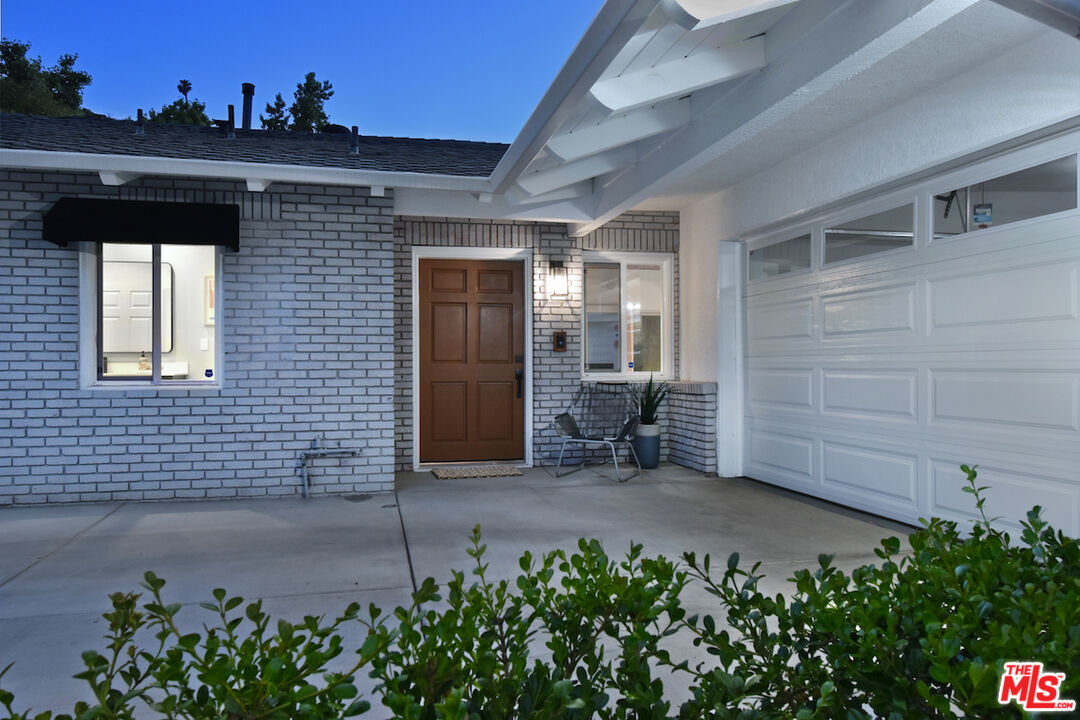 3483 Woodcliff Rd