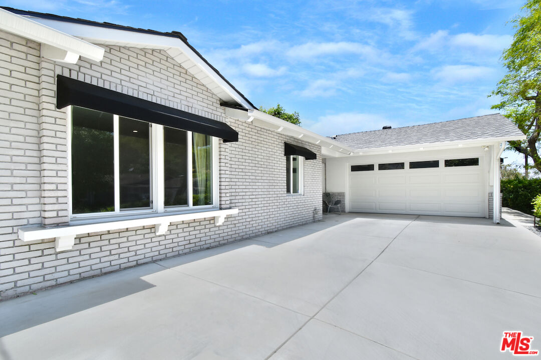 3483 Woodcliff Rd