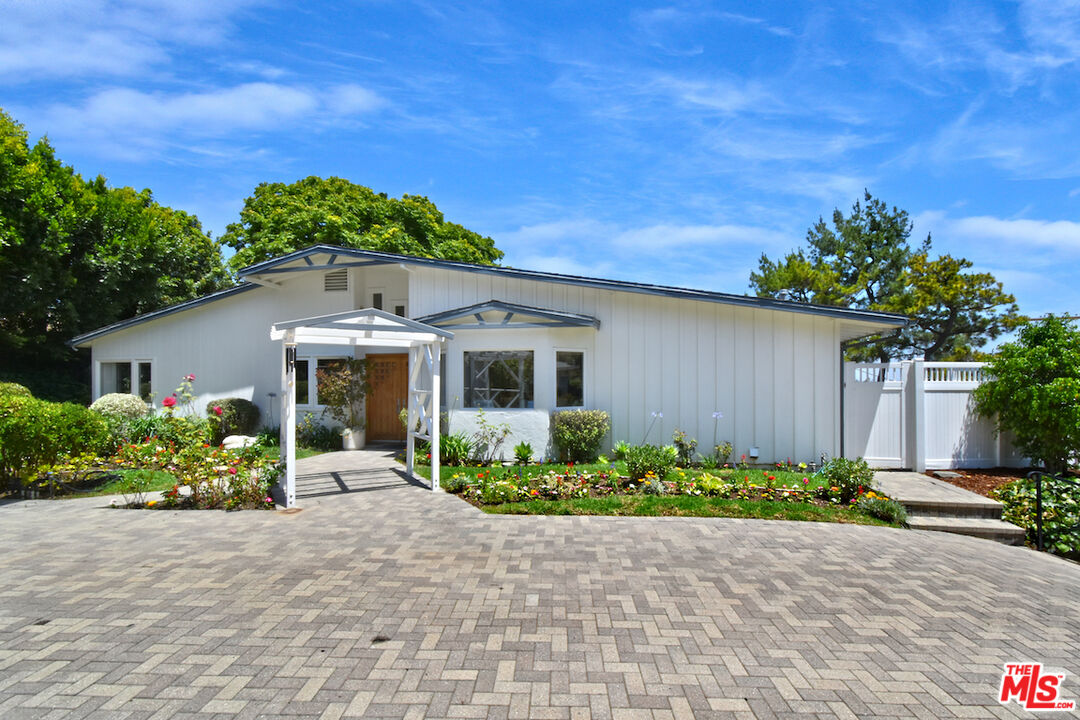 3865 Scadlock Ln