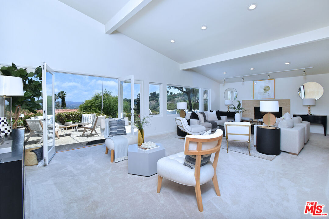 3865 Scadlock Ln