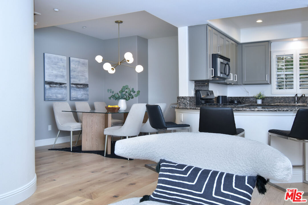 4202 Whitsett Ave Unit: 104