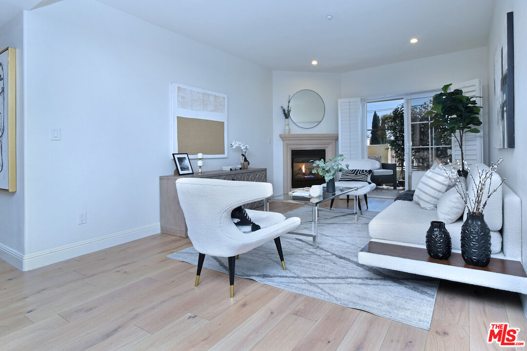 4202 Whitsett Ave Unit: 104