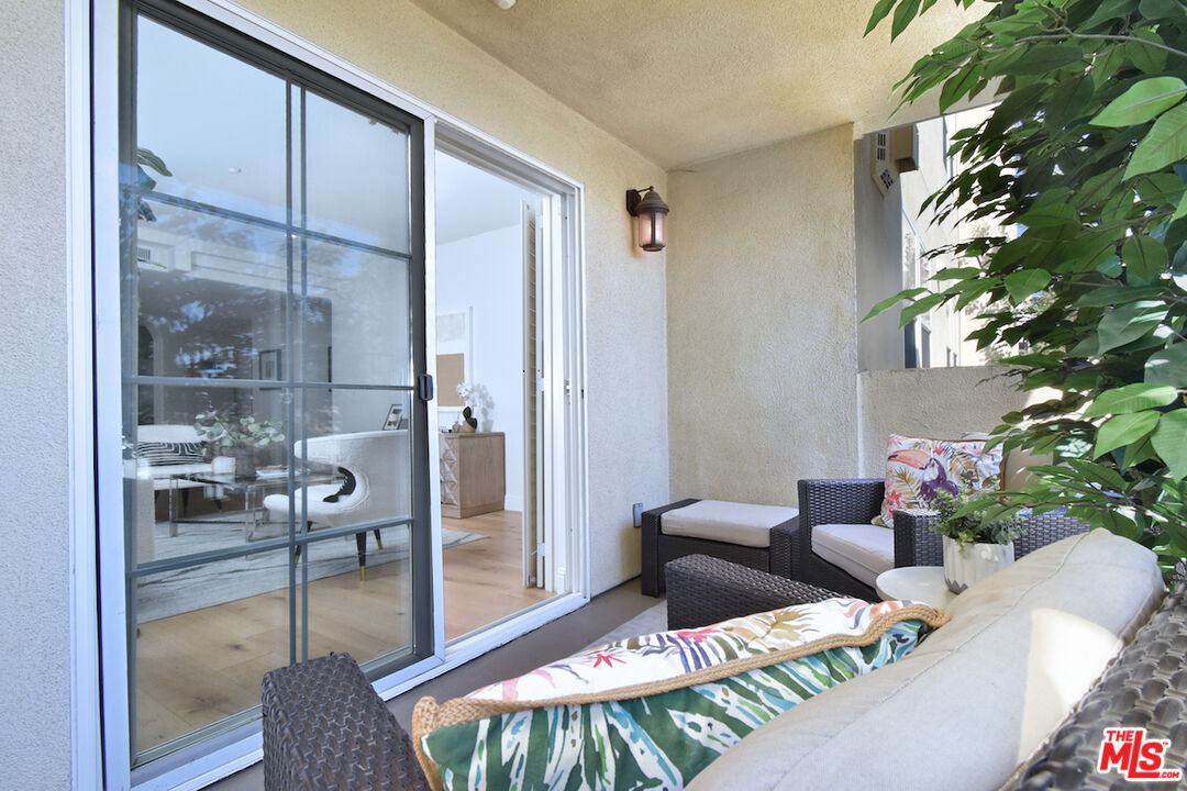 4202 Whitsett Ave Unit: 104