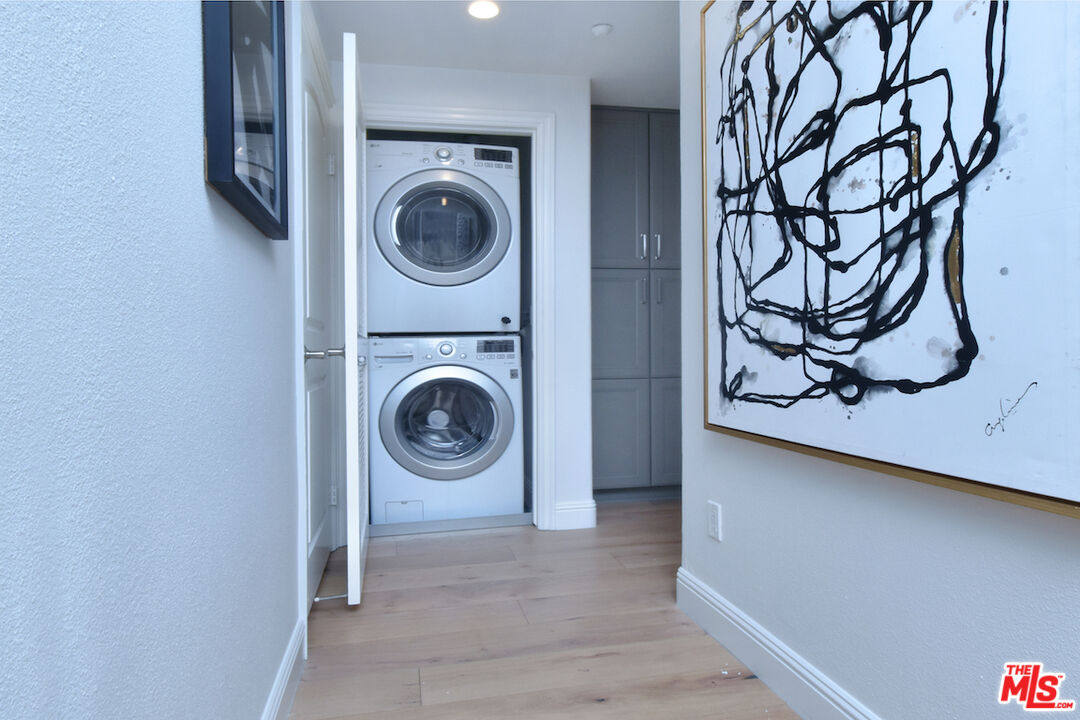 4202 Whitsett Ave Unit: 104