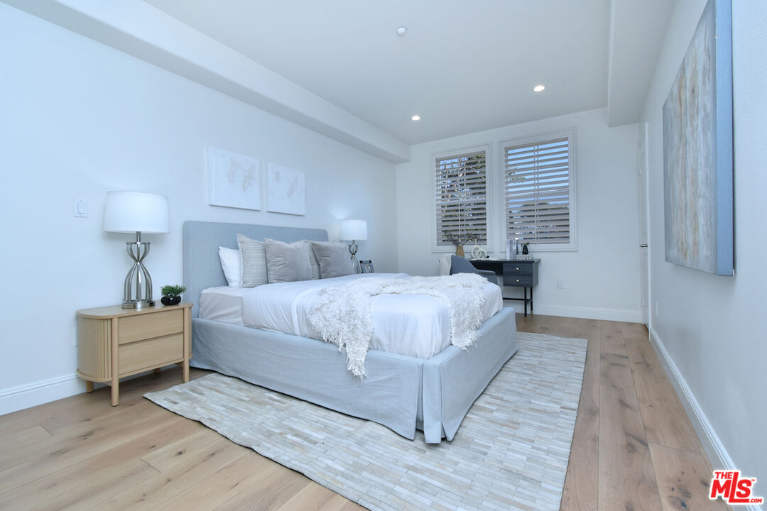 4202 Whitsett Ave Unit: 104