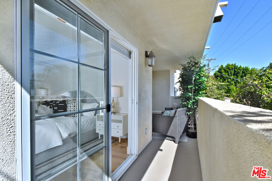 4202 Whitsett Ave Unit: 104