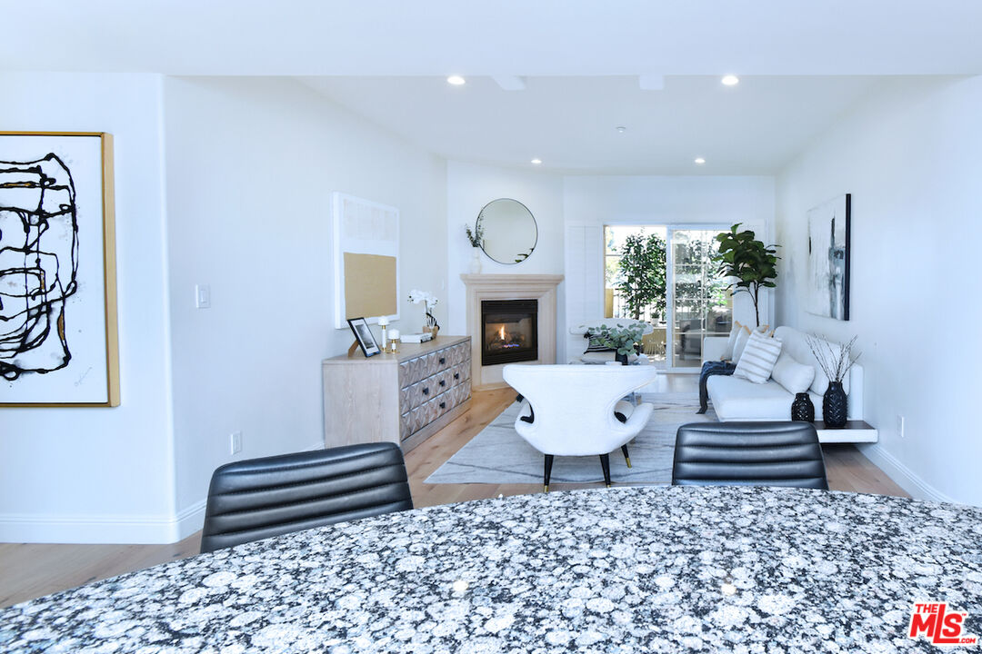 4202 Whitsett Ave Unit: 104