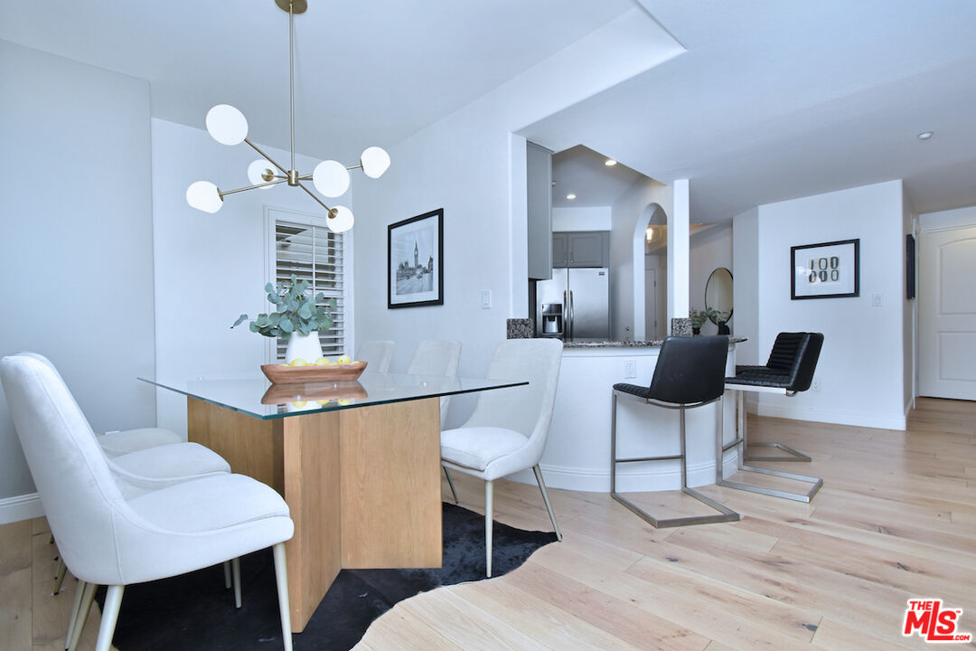 4202 Whitsett Ave Unit: 104