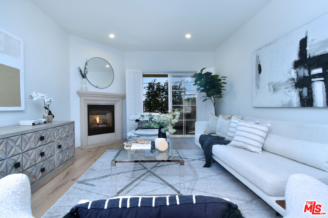 4202 Whitsett Ave Unit: 104