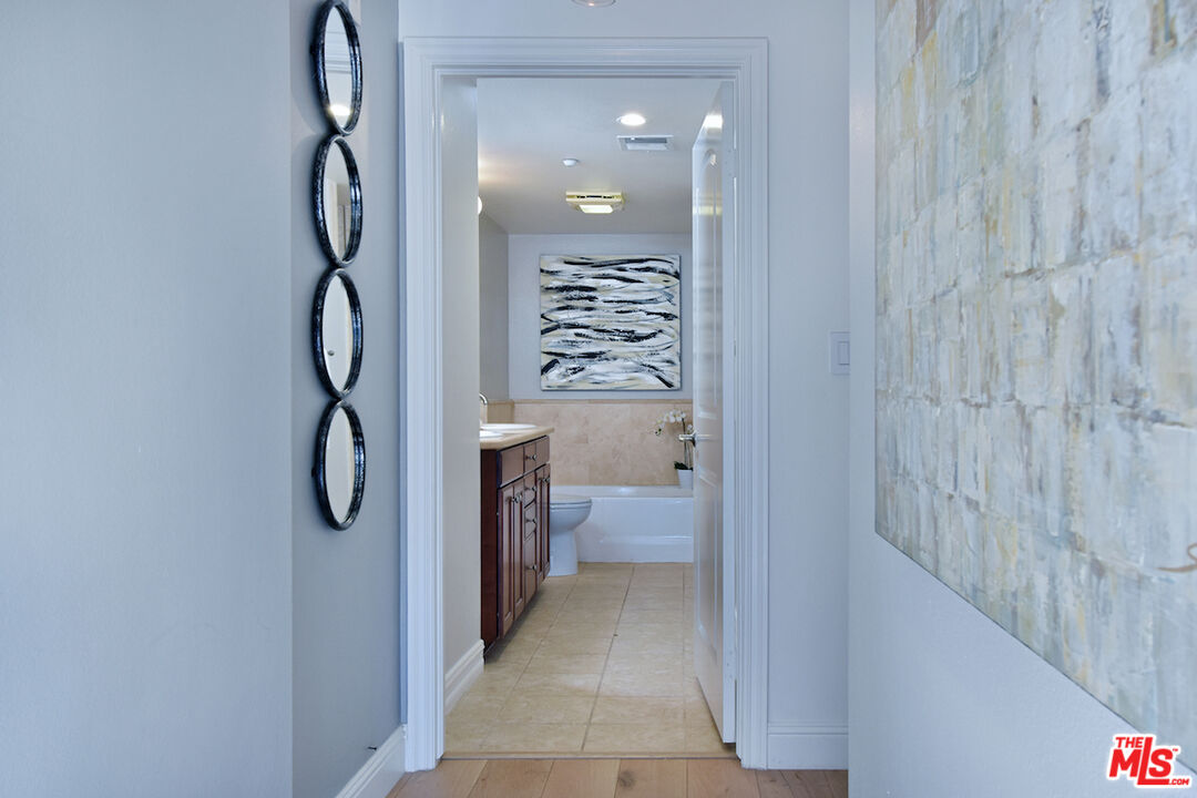 4202 Whitsett Ave Unit: 104