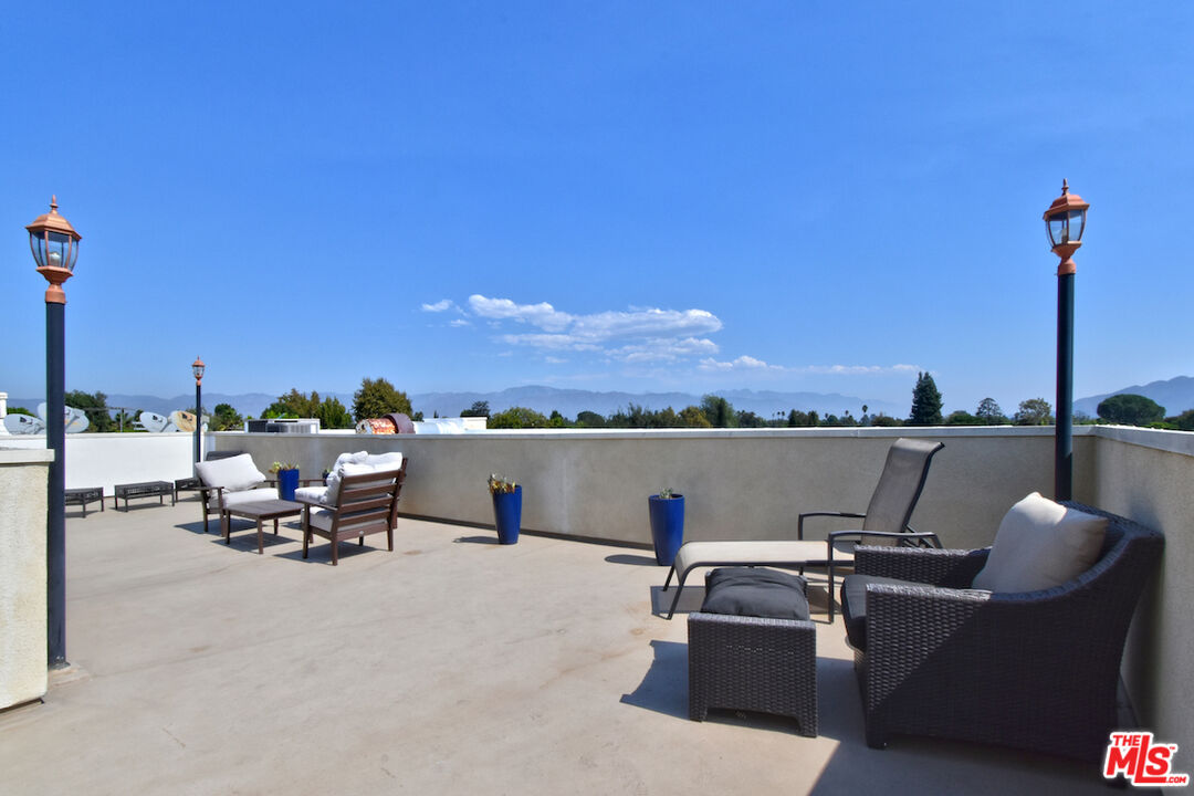 4202 Whitsett Ave Unit: 104