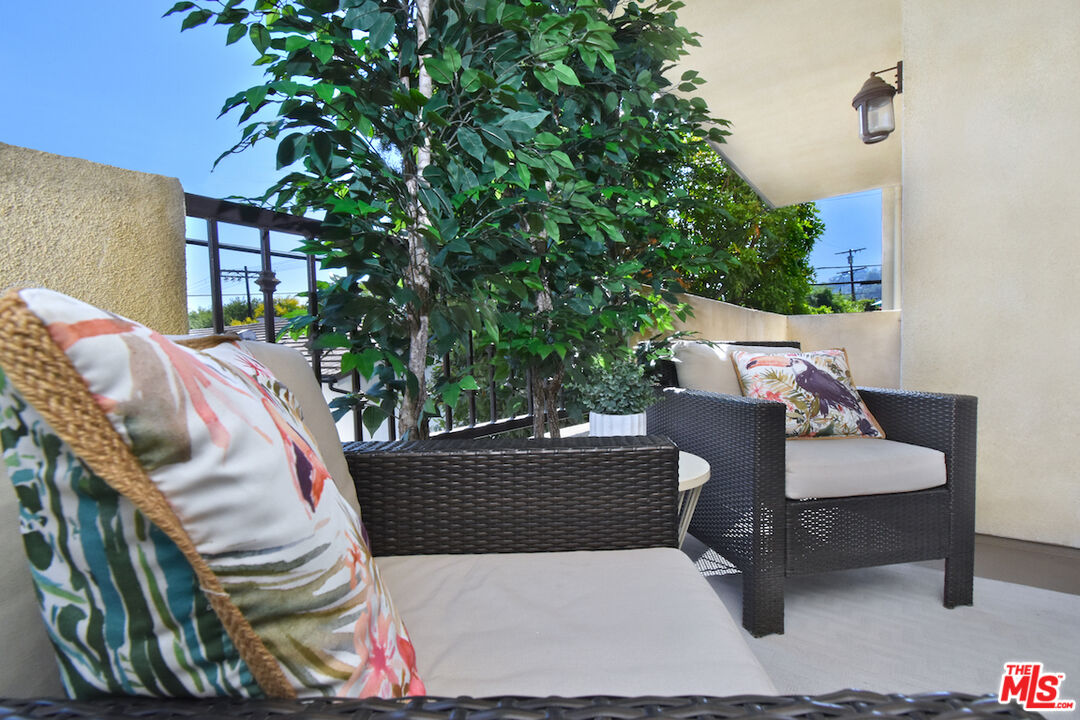 4202 Whitsett Ave Unit: 104