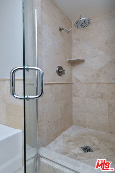 4202 Whitsett Ave Unit: 104