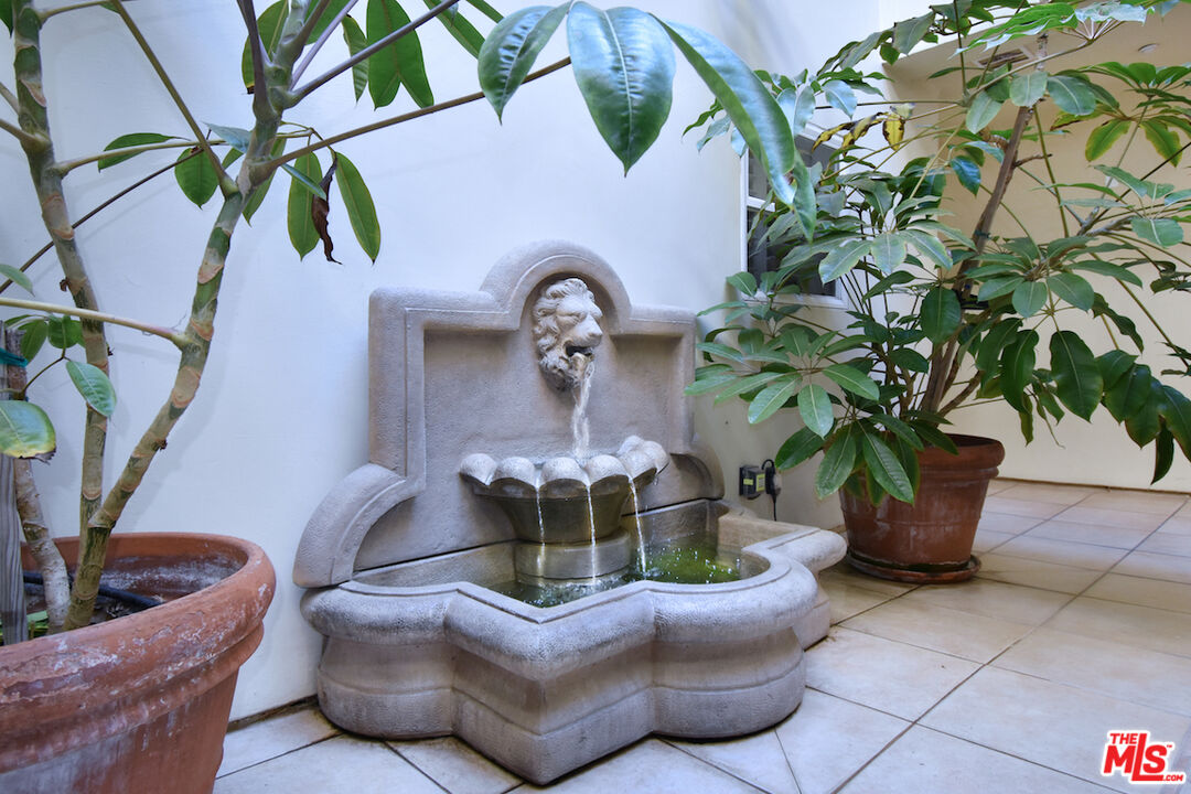 4202 Whitsett Ave Unit: 104