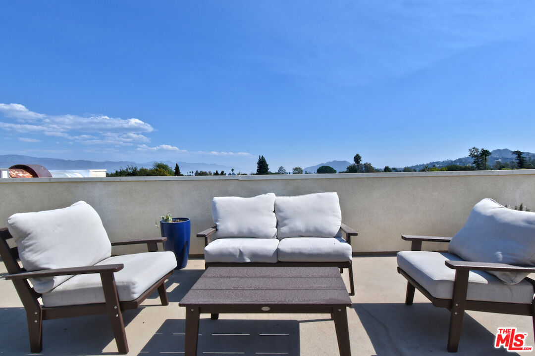 4202 Whitsett Ave Unit: 104