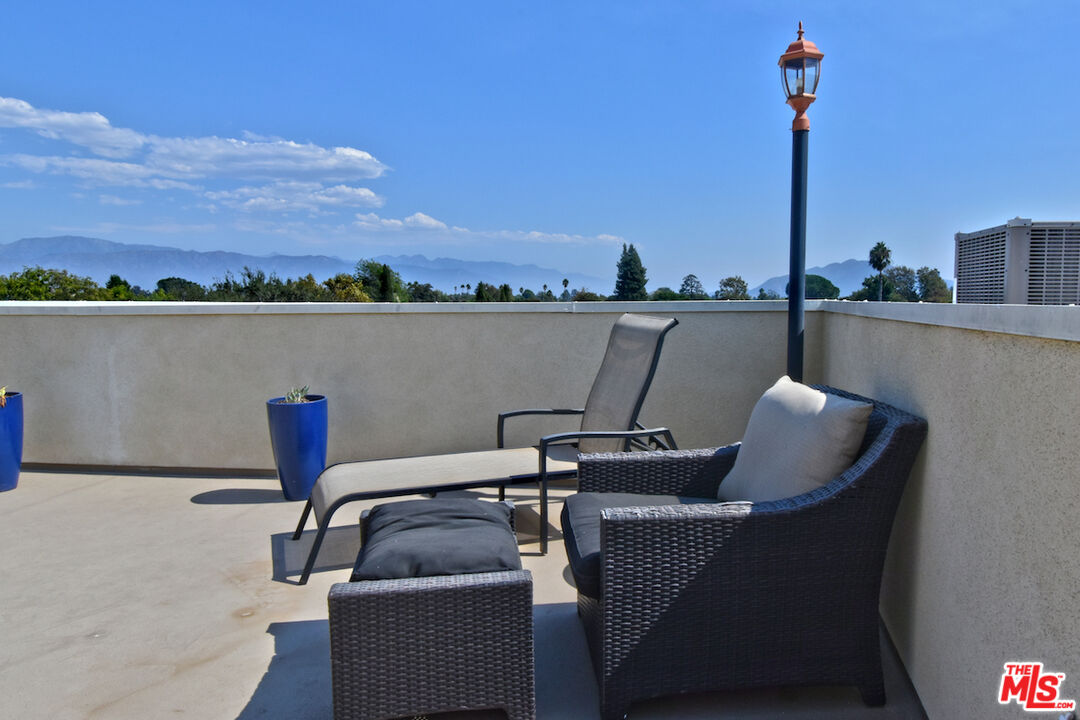 4202 Whitsett Ave Unit: 104