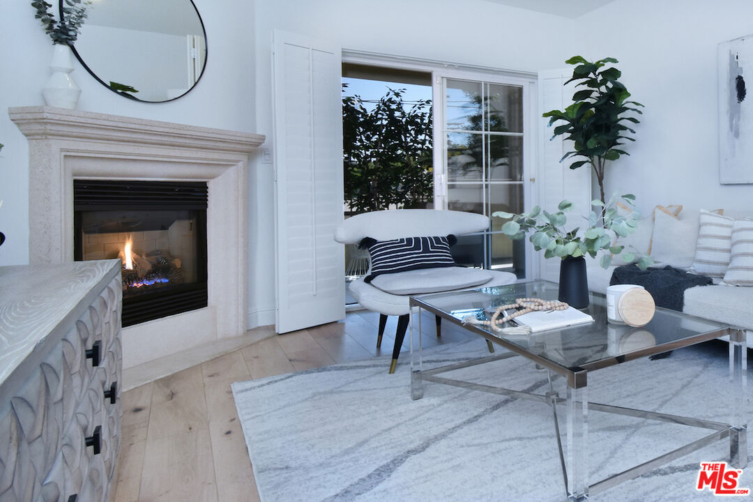 4202 Whitsett Ave Unit: 104