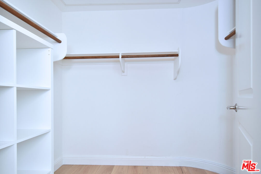 4202 Whitsett Ave Unit: 104