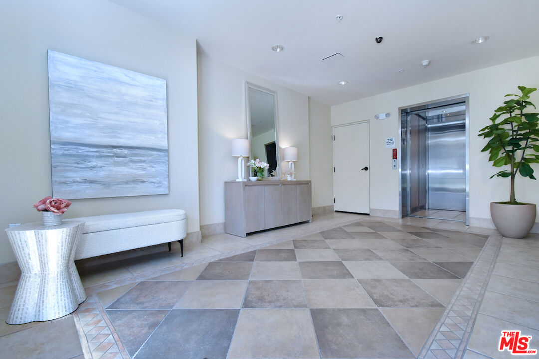 4202 Whitsett Ave Unit: 104