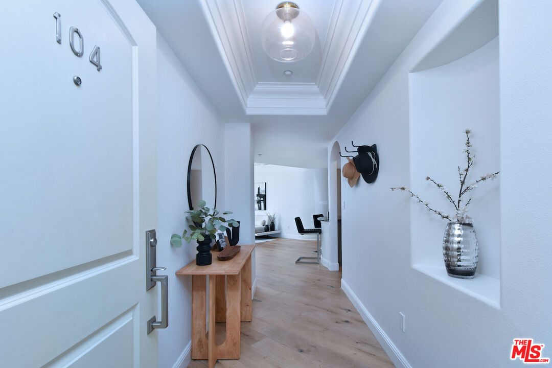 4202 Whitsett Ave Unit: 104