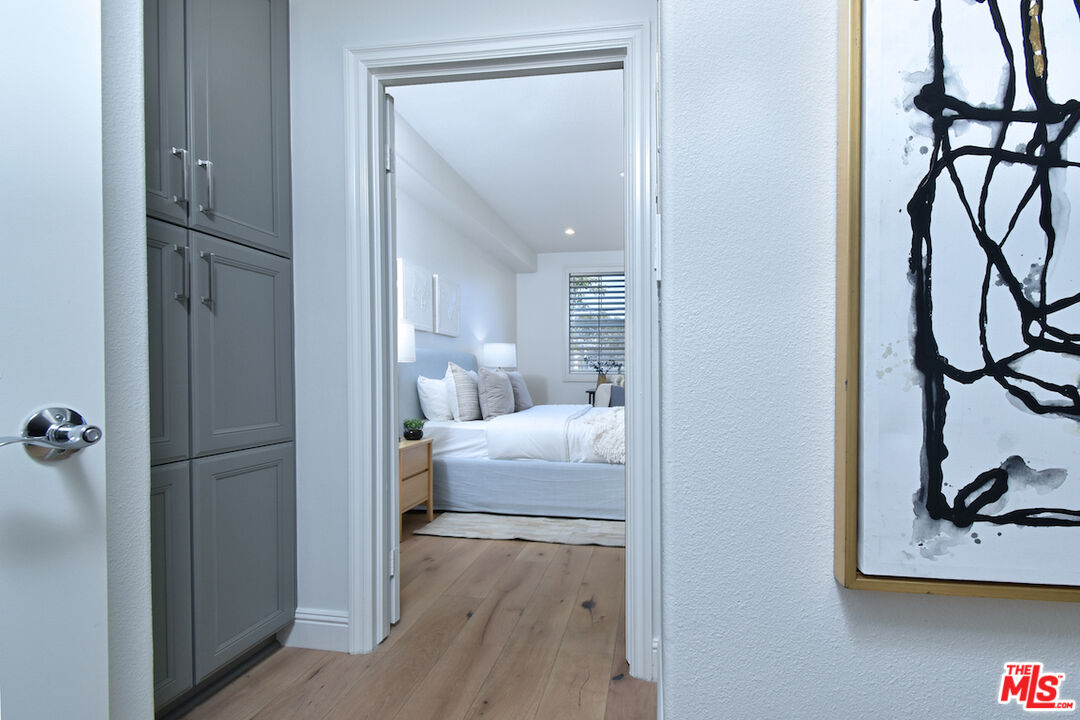 4202 Whitsett Ave Unit: 104