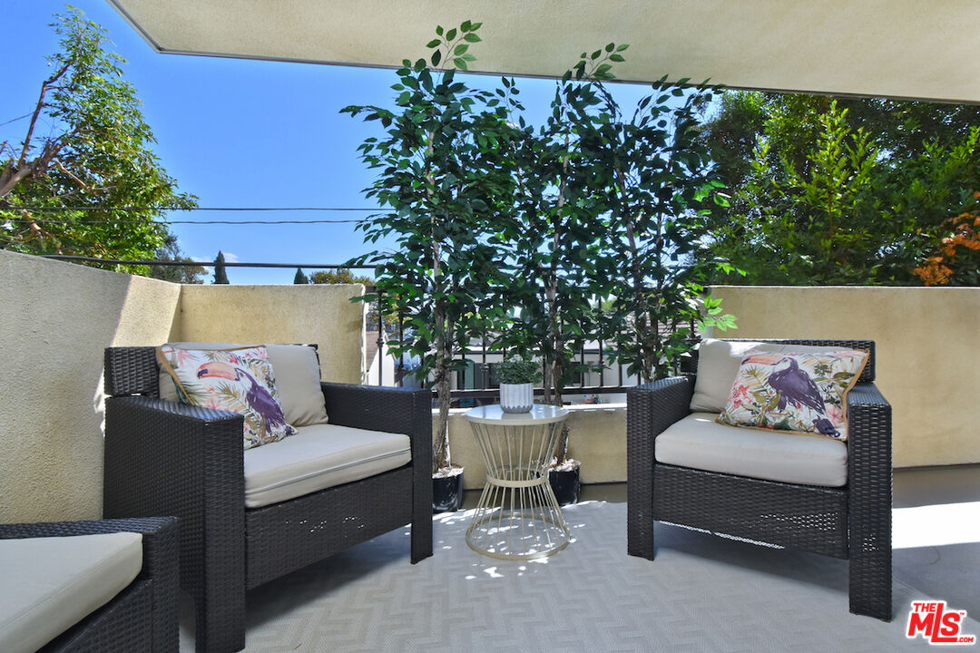 4202 Whitsett Ave Unit: 104