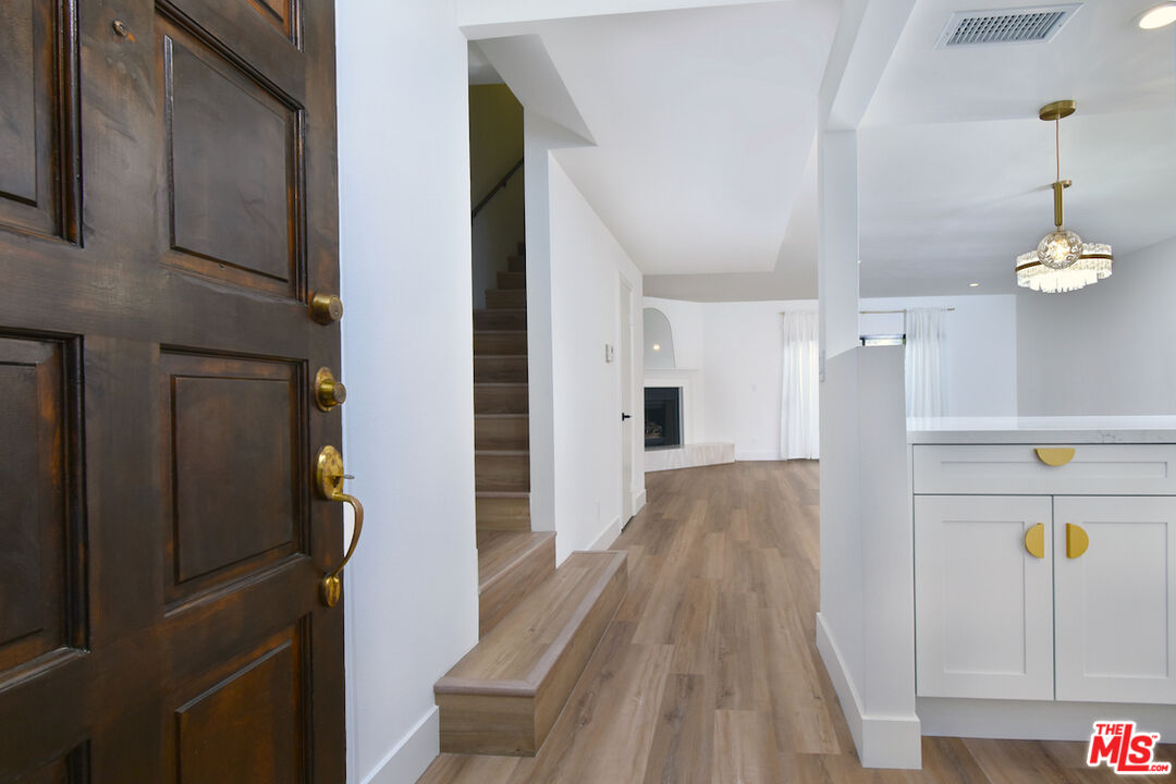 4543 Coldwater Canyon Ave Unit: 5