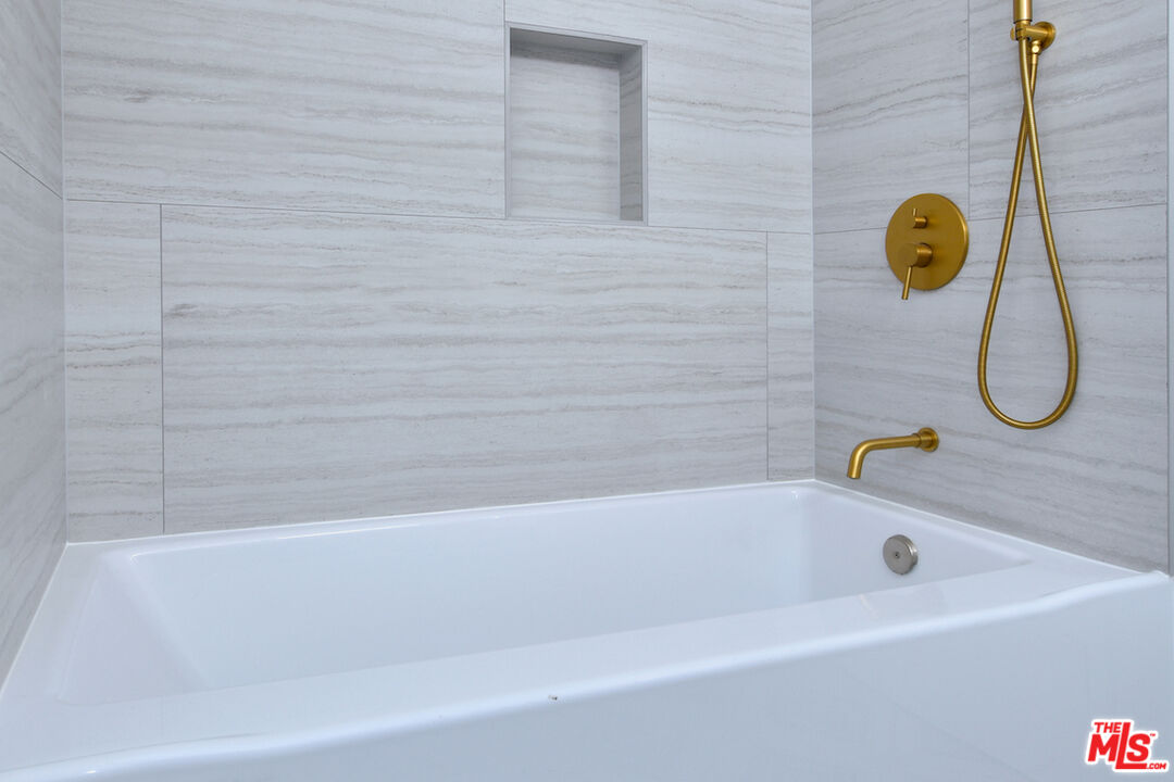 4543 Coldwater Canyon Ave Unit: 5