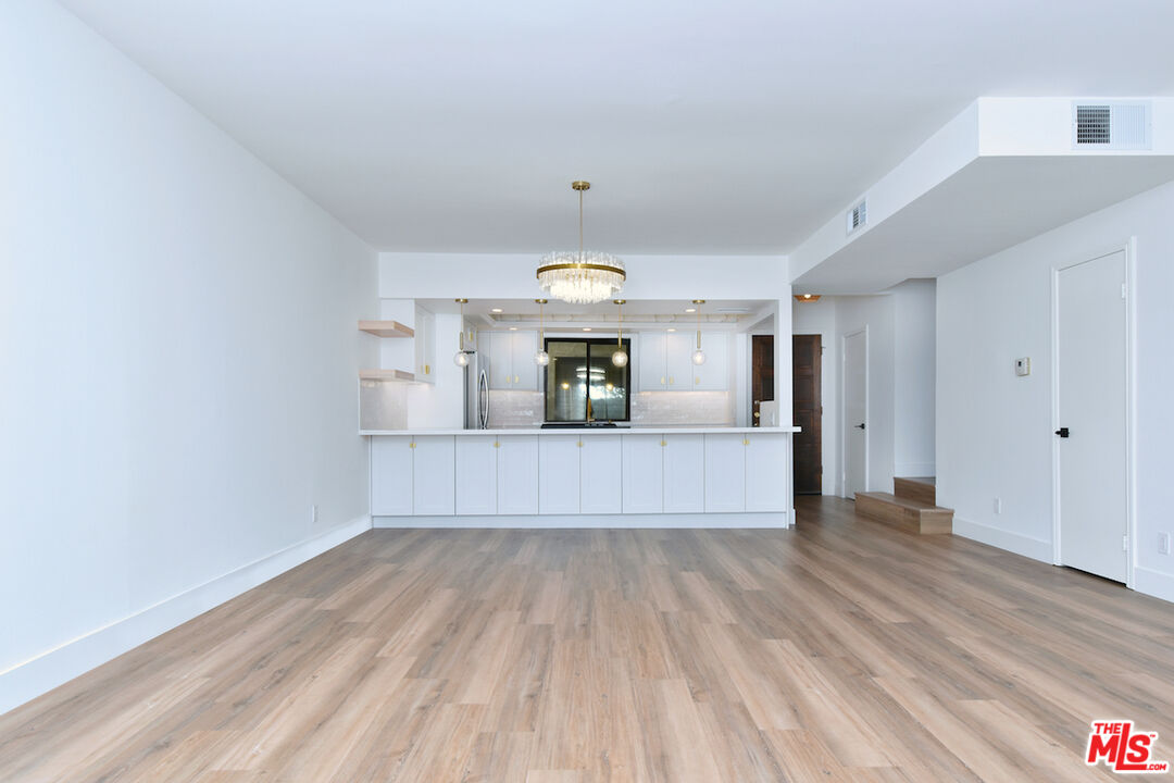 4543 Coldwater Canyon Ave Unit: 5