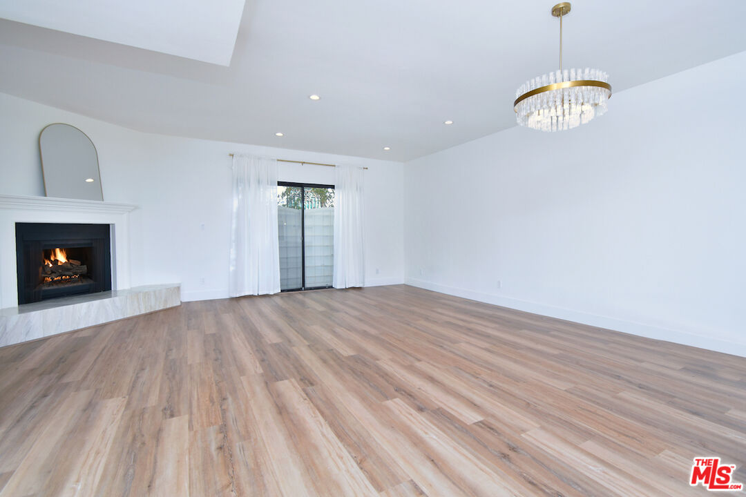 4543 Coldwater Canyon Ave Unit: 5