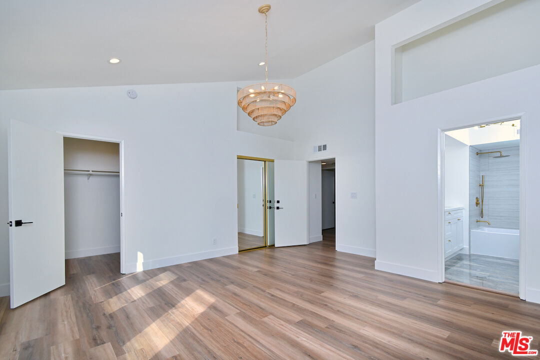 4543 Coldwater Canyon Ave Unit: 5