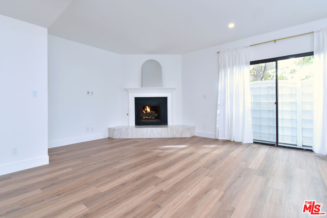 4543 Coldwater Canyon Ave Unit: 5