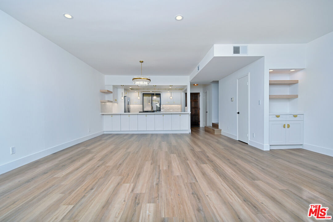 4543 Coldwater Canyon Ave Unit: 5