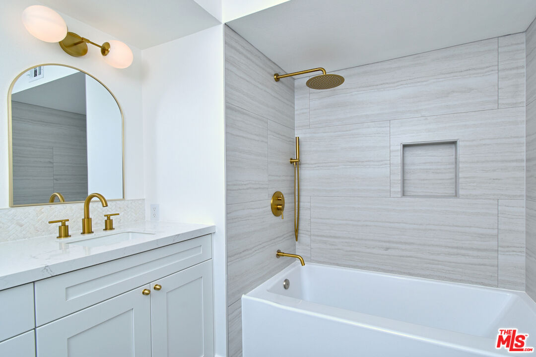 4543 Coldwater Canyon Ave Unit: 5