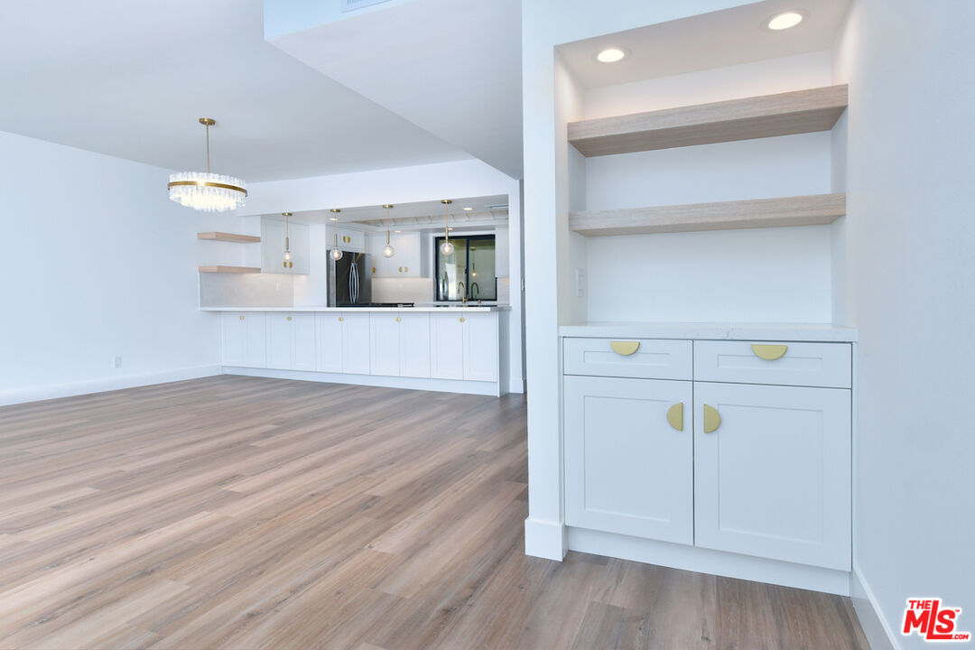 4543 Coldwater Canyon Ave Unit: 5