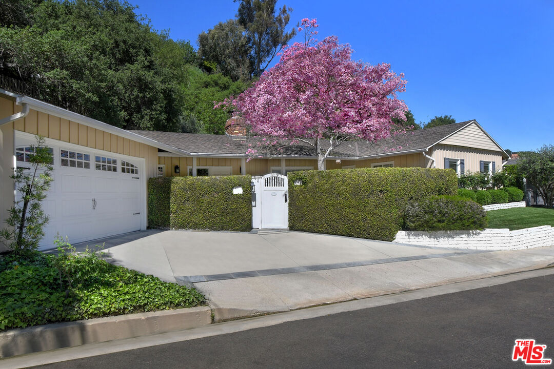 3853 Stone Canyon Ave