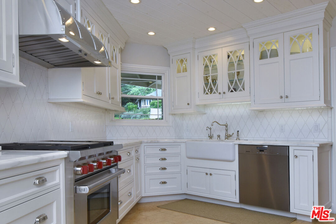 3853 Stone Canyon Ave