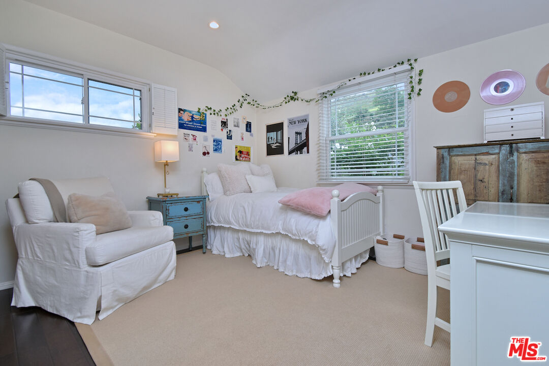 3853 Stone Canyon Ave