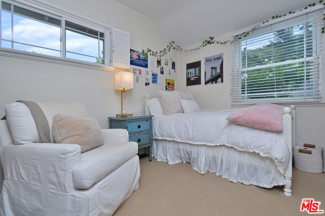 3853 Stone Canyon Ave