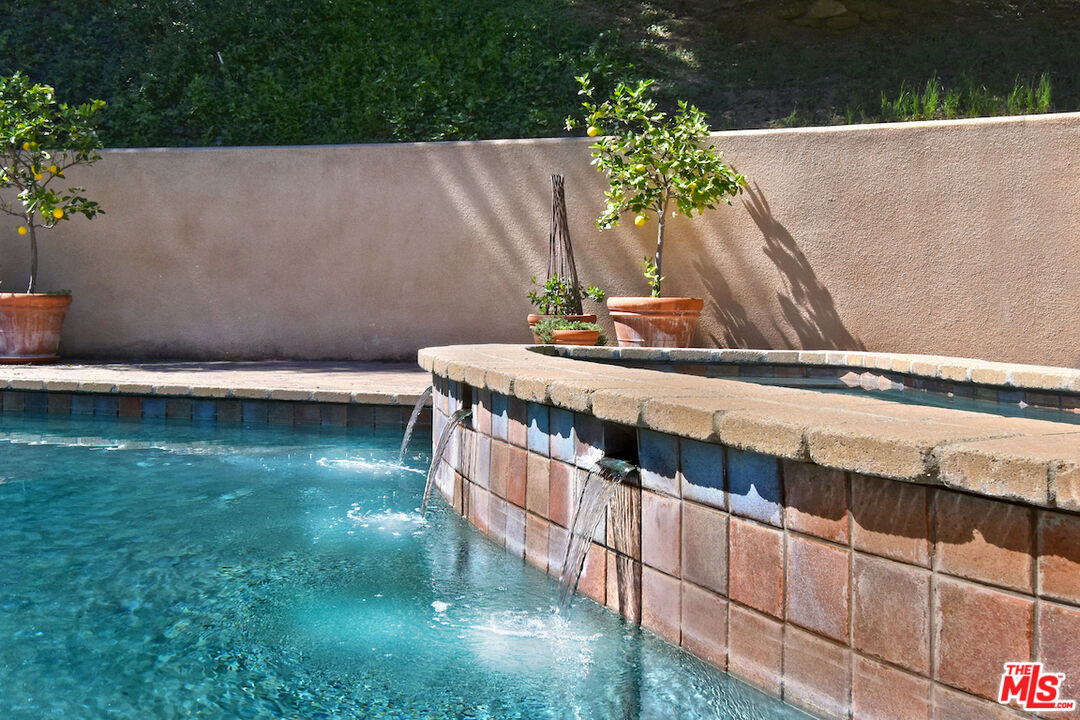 3853 Stone Canyon Ave