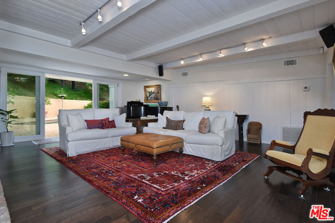 3853 Stone Canyon Ave