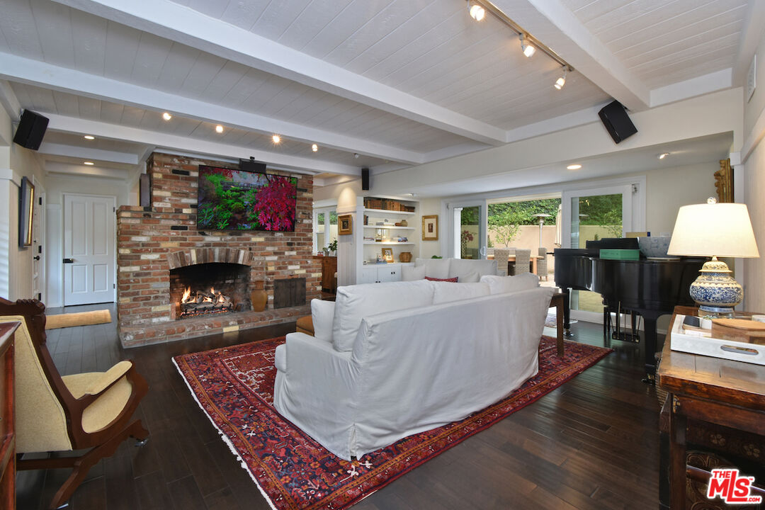 3853 Stone Canyon Ave