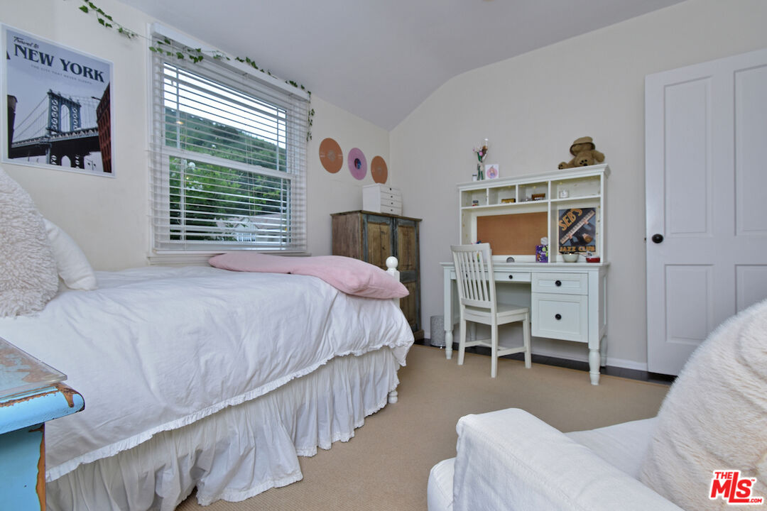 3853 Stone Canyon Ave